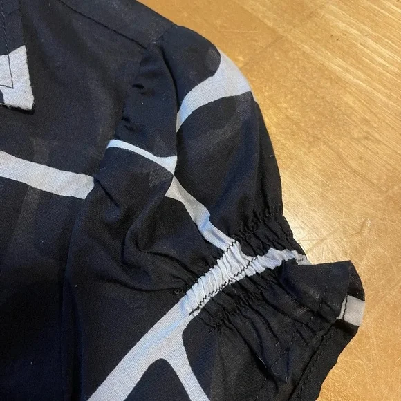 Michael Michael Kors Black and White Print Button Down Top Size 4P - Picture 6 of 11